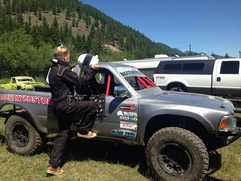Load image into Gallery viewer, 89-95 Toyota Pickup 3" Bulge Off Road Fiberglass Fenders