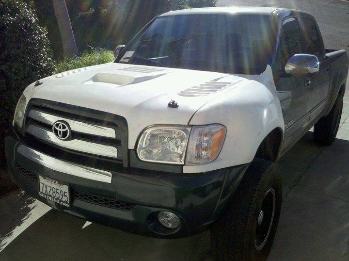 Load image into Gallery viewer, 2004-2006 Tundra Off Road Fiberglass Hood - Double Cab Version