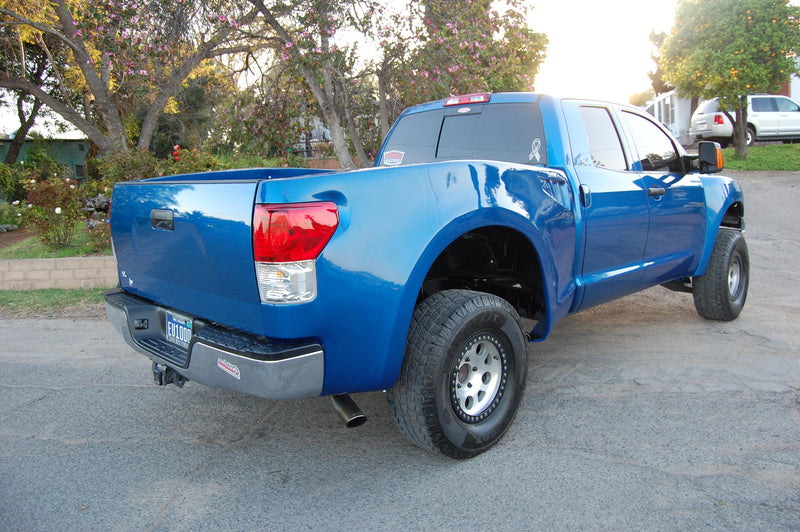 Load image into Gallery viewer, 07-13 Toyota Tundra 4" Bulge TT Style Off Road Fiberglass Bedsides - 6.5 Bed - McNeil Racing Inc