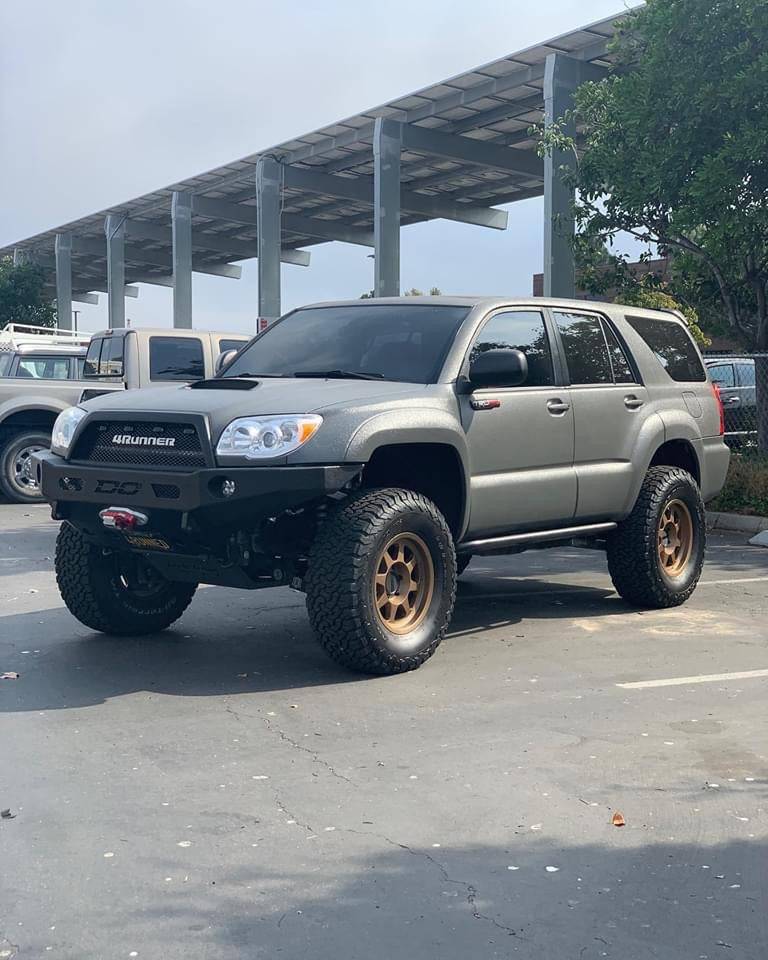 Load image into Gallery viewer, 2003-2009 4Runner 4" Bulge Fiberglass Fenders OEM Style