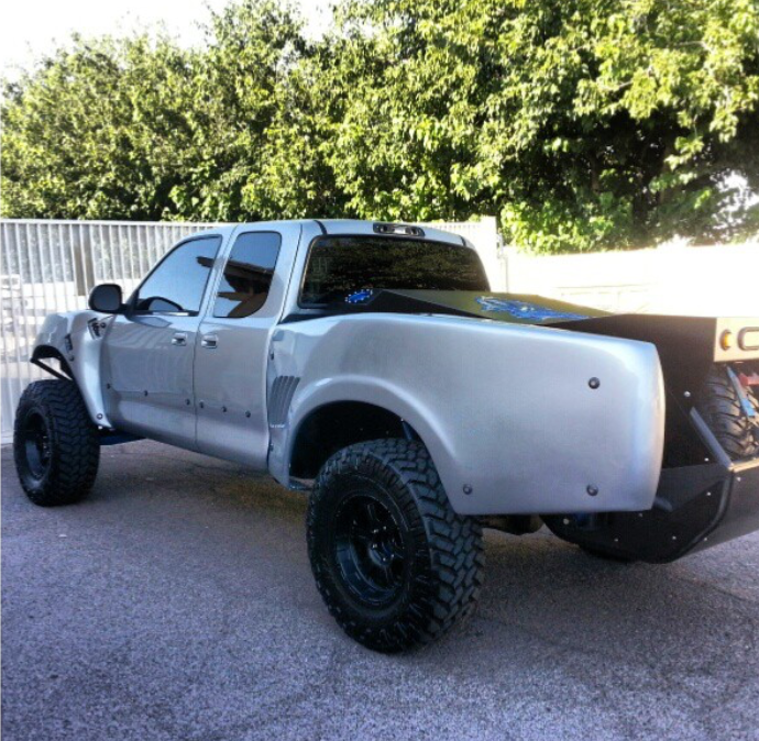 Load image into Gallery viewer, 00-06 Toyota Tundra 8" Bulge TT Style Off Road Fiberglass Bedsides - McNeil Racing Inc