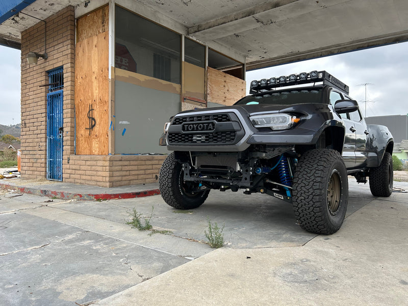 Load image into Gallery viewer, 2016+ Tacoma 6" Bulge Off Road Fiberglass Fenders