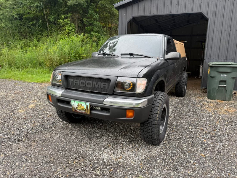 Load image into Gallery viewer, 1998-2000 1st Gen Tacoma Mesh Grille
