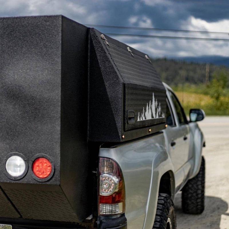 Load image into Gallery viewer, 2005-2015 Tacoma 2" Bulge Flat Top Off Road Fiberglass Bedsides - 5.0 Bed