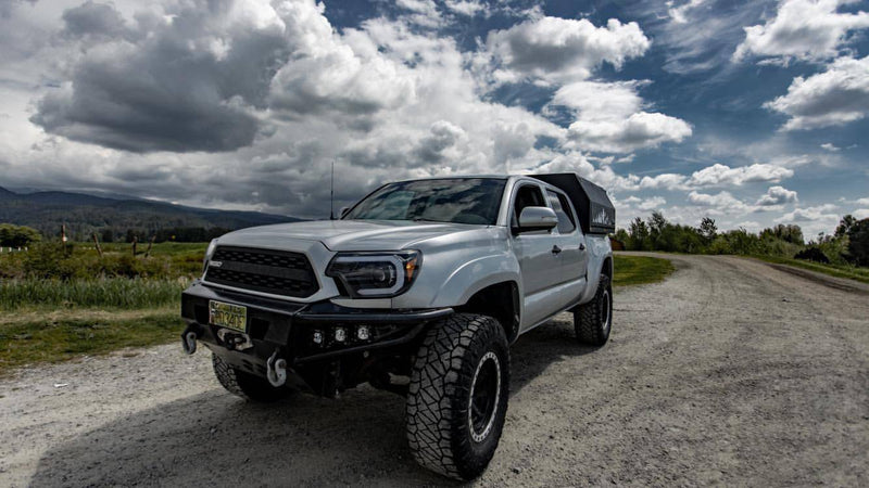 Load image into Gallery viewer, 2005-2015 Tacoma 2" Bulge Flat Top Off Road Fiberglass Bedsides - 5.0 Bed