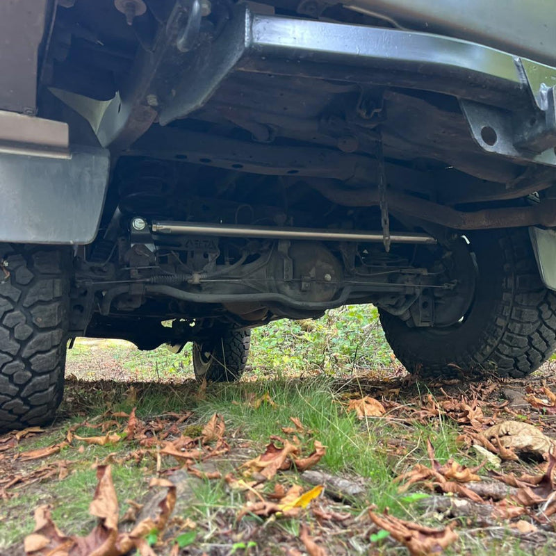 Load image into Gallery viewer, Rear view of the OCD panhard bar installed on an 80 Series Land Cruiser