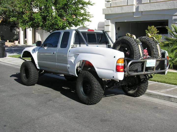 Load image into Gallery viewer, 1996-2004 Tacoma 3&quot; Bulge TT Style Off Road Fiberglass Bedsides
