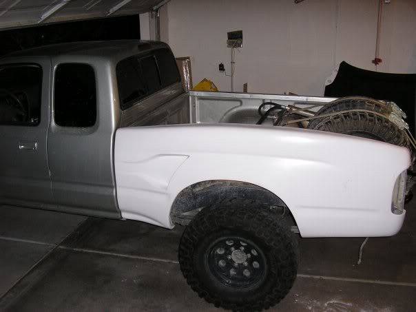 Load image into Gallery viewer, 1996-2004 Tacoma 3&quot; Bulge TT Style Off Road Fiberglass Bedsides
