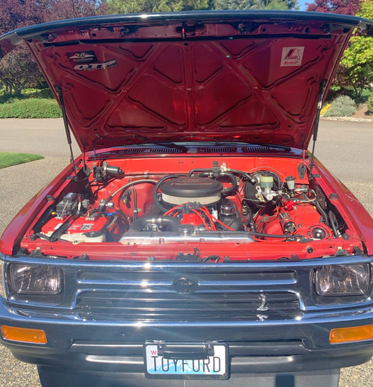 Engine bay of Toyota Pickup with Spiker hood struts